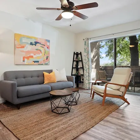 Stay Longer In Austin King Suite And Poolside Fun!